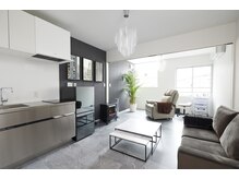 シックな落ち着いた空間☆ 最新トレンド施術が可能です◇