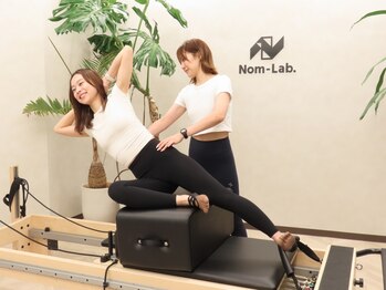 ノムラボ 目黒(Nom-Lab.)の写真/【経験豊富な有資格者が1人1台のマシンを使いアプローチ!】美姿勢キープで引き締まった美ボディへ◎