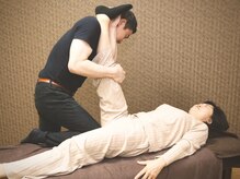 菅野スポーツマッサージ/脚のストレッチ1