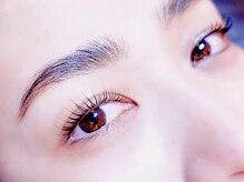 スリーネイルプラスアイラッシュ(Threee Nail+Eyelash)の雰囲気（アイブロウとエクステ、パラジェルネイルの同時施術も可能です◎）