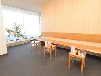 ムー 江南店(MUU)/日当たりのいい待合スペース♪