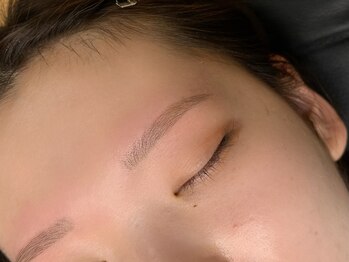 ルネア(Lunea)/眉スタイリング