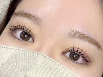 アテ(Ate)の写真/ナチュラルに映える×傷みを抑えた施術!話題の韓国風束感マツパが得意◎魅力的なお目元へ♪