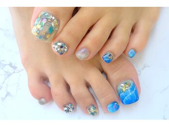 トータルビューティーステラ(TOTAL BEAUTY STELLA)の写真/マグネット・ワンカラー等豊富なフットネイルサンプルが自慢♪丁寧なネイルケアフットケア角質ケアが好評◎