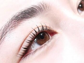 ネイルズ ベイ Nails BAYの写真/【新導入☆マスカラパーマ】従来の似合わせカールにハリと艶感をプラス！お目元の魅力を最大限に◎