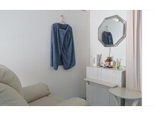 脱毛とフェイシャルは2軒となりになります。