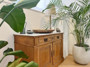 ブルーアイズ 原宿店(BLUE EYES)の写真/自然光が優しく差し込む落ち着いた空間でリラックスして施術を受けていただけます◎自分史上最高の目元に☆