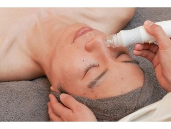 メンズ脱毛＆ヘッドスパ MEN'S with Lilina. 新横浜［ヒゲ脱毛/全身脱毛/VIO脱毛］/ハイドラフェイシャル　毛穴洗浄