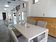 メルシーアイ アカナベテン(Merci Eye 茜部店)の雰囲気（清潔で静かな空間。若いOLさんから上品ミセスまでの隠れ家。）
