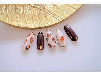 アムルーズ(Amoureuse)/ヒョウ柄ネイル