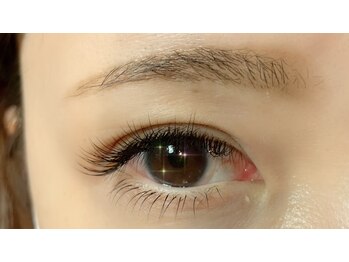 フーム(whom)/下まつげもつけて目力アップ!