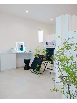 エミリアホワイトニング(EMIRIA WHITENING)/明るく心地よいサロン空間