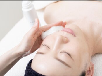 月とルーツ 大阪南堀江(月とroots)の写真/肌のバリア機能はとことん守り"毛穴リセットケア"で透明感を取り戻す!!