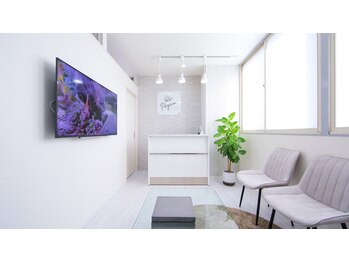 たけうちリハ鍼灸院(たけうちreha鍼灸院)/清潔感のある待合室