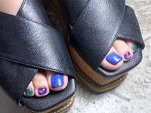 ノラ ミナミアオヤマ(NORA MINAMIAOYAMA)/寒色系マグネットのフットネイル