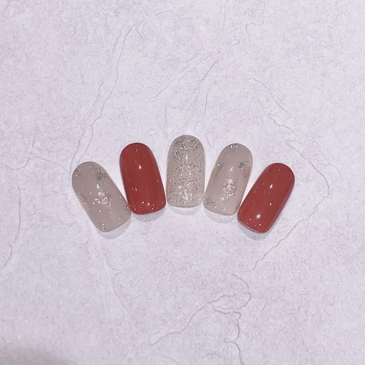 2026年冬トレンド】ホワイト ワンカラー ハンドのネイルデザイン集