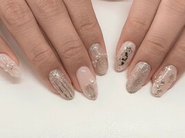 キラキラホワイトネイル