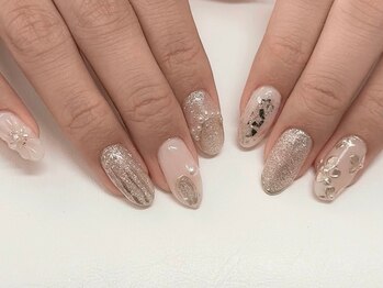 ブラン(BLANC)/キラキラホワイトネイル