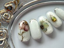 アトリエ フィオリトゥーラ(atelier FIORITURA)/フェミニンなフラワーネイル