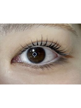 ナチュラル上品な目元にしたい