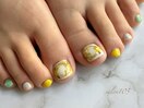 季節感のあるミモザフットネイル