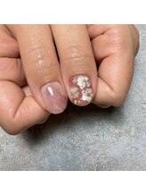 アティックネイルアトリエ(attic nail atelier)/親指アップ