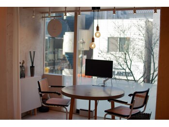 イディオム 広尾(idiom)/モニターを使ったガイダンス◎