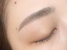 ニューシー(NUCY)/ナチュラルモードな眉デザイン