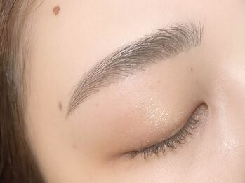 ニューシー(NUCY)/ナチュラルモードな眉デザイン