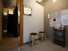 ゆめのまくら 京都烏丸店/早く着いた方は待合椅子で