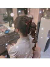 セブンティーン(Seventeen)/丸三つ編みポニー