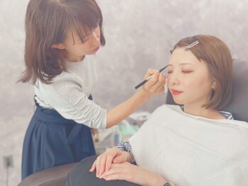 ルーシーアイビューティー(lucy Eye Beauty)の写真/【プロがつくる理想の眉毛】骨格印象分析であなたにあったアイブロウをご提案！日々の眉メイクも超簡単に♪