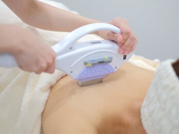 ベルネージュ(Belle Neige)の写真/国産脱毛機使用のハイブリッド脱毛☆脱毛理論に基づき光出力を計算し、お肌に負担をかけずに結果出し！