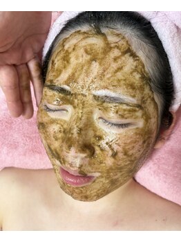 サロン ほほえむ(Fofo-m)/ハーブを塗ります