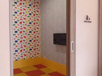 むすび接骨院 上福岡院/キッズルーム、アニメなど見放題