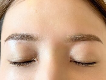アジュガ(AJUGA)の写真/【美眉スタイリング】自眉を活かし自然な美しさを実現♪垢抜け・お顔の印象一気に変わるオトナ女子の新常識