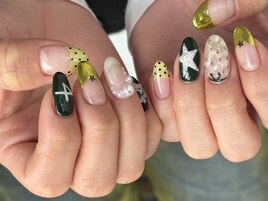個性派緑ネイル