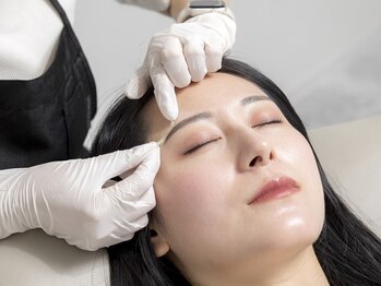 アイブロウサロン EYE like me [眉毛専門店]横浜店2nd 【12月3日OPEN予定】/ 眉毛WAX手順4:WAX