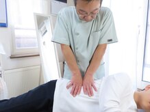 カイロプラクティック リズム/施術の様子～腰のほぐし