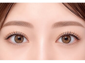 ウェリナ(welina)の写真/【韓国風束感まつげ】ダメージレスのコスメリフトが大人気！お好みのカールでナチュラル可愛い目元に♪