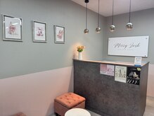 シェリーアイ 秋田店(Cherie Eye)の雰囲気（清潔感のある落ち着いたおしゃれな店内/個室完備しております）