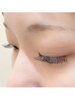 ビヨウシツチャーリー/どこから見てもかわいい目元