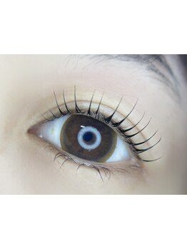 ナチュラル上品な目元にしたい