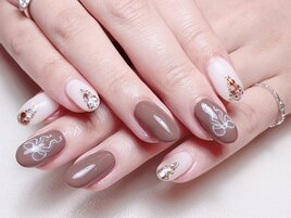 ブラウンのきらきらリボンネイル