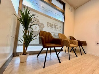 えなわせ接骨院 手稲院/待合スペース