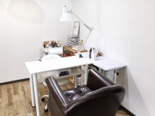 ルーミーネイル(roomynail)の雰囲気（清潔感のある落ち着いた雰囲気の施術スペース）