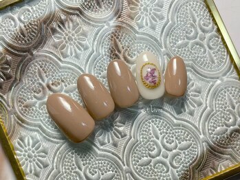 エストリブレ(estLivre)/フラワーブローチ