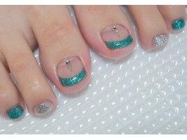 鮮やかなラメはフットにおすすめ