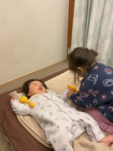 子育てママの整体サロン/施術中のお子様の様子