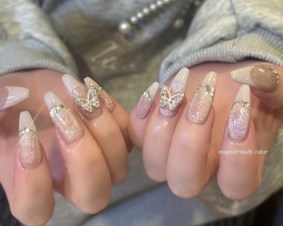 2025年-2026年冬トレンド】キラキラフレンチのネイルデザイン集｜人気